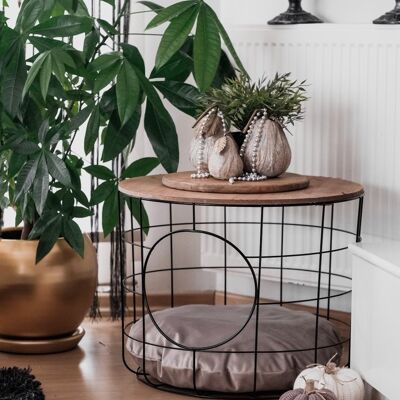 Decorative animal house and side table from Naturn Living | cat bed | Wire basket / side table | cap basket | Matt black