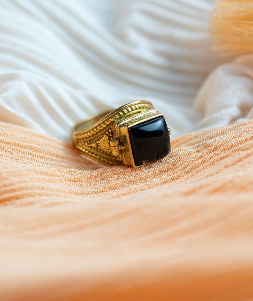 Messingring mit quadratischem Stein - Gold & Schwarz