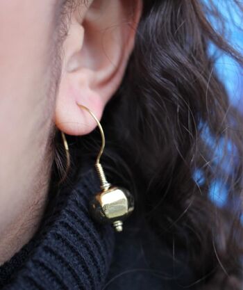 Boucles d'oreilles mini pendantes dorées 3