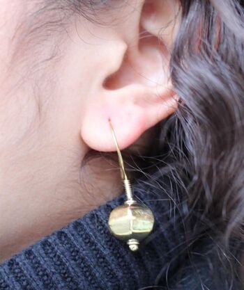 Boucles d'oreilles mini pendantes dorées 4