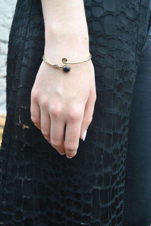 Curled Bangle Bracelet with Stone - Gold & Black