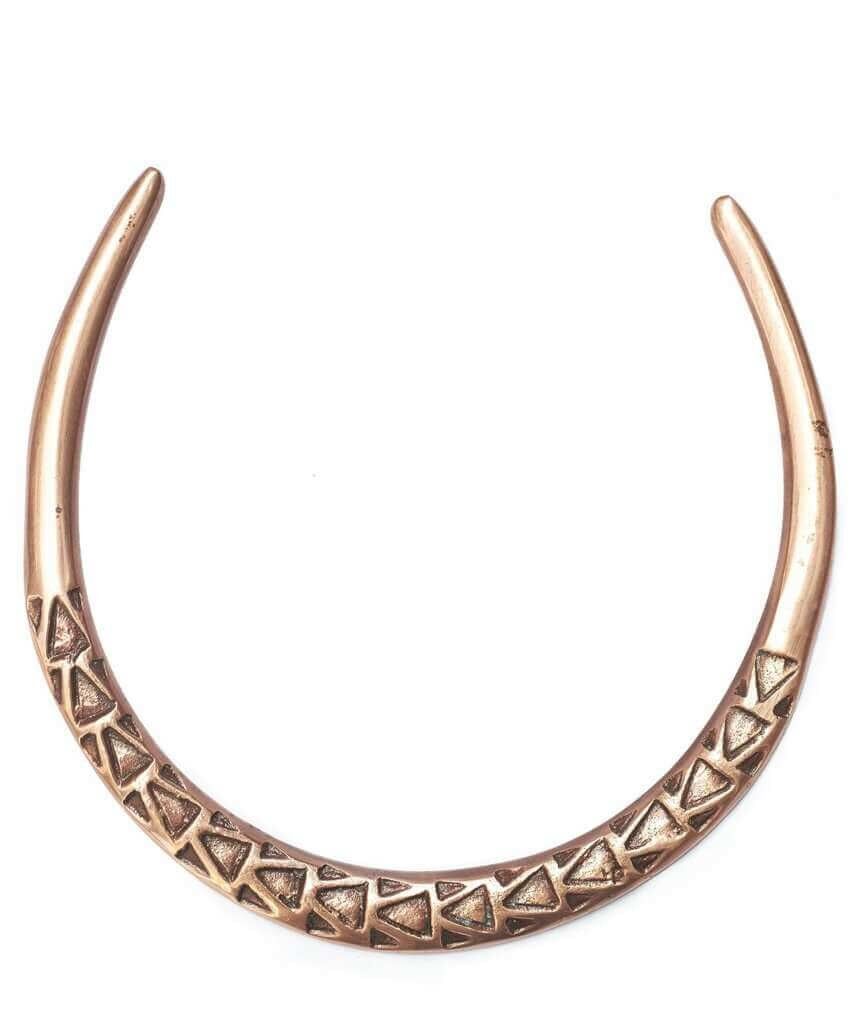 Collier ras de cou croix fléchée