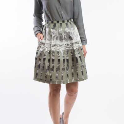 Pleated skirt graphically green