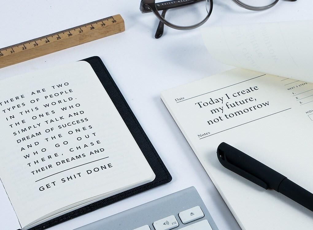 MiGoals | Get Shit Done To-Do-Listen-Notizbuch (minimal) - MARINEBLAU + SCHWARZ