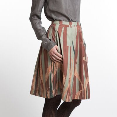Pleated skirt with leaves pattern