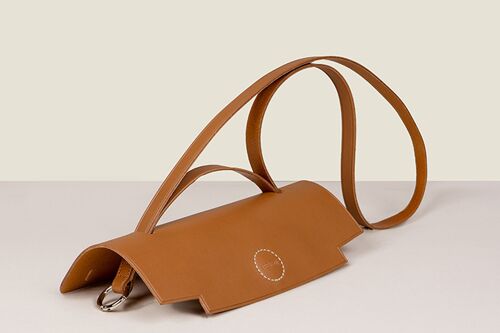 Tan flap in vegetable leather