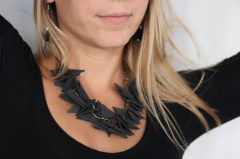 COLLIER SOUPLE TRIANGLES NOIRS Acier inoxydable 1