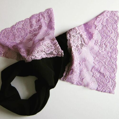 Black Vintage Style Scarf With Lilac Lace Trim