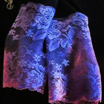 Écharpe noire de style vintage avec bordure en dentelle lilas 4
