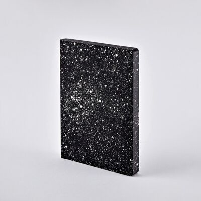 Voie Lactée - Graphique L | carnet nuuna A5+ | Journal pointillé | Grille de points de 3,5 mm | 256 pages numérotées | Papier premium 120g | cuir noir | produit durablement en Allemagne