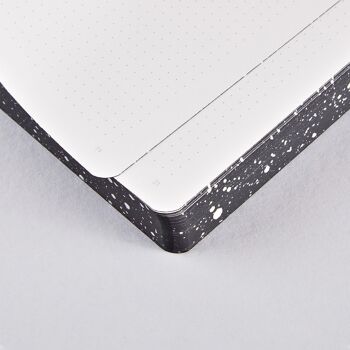 Voie Lactée - Graphique L | carnet nuuna A5+ | Journal pointillé | Grille de points de 3,5 mm | 256 pages numérotées | Papier premium 120g | cuir noir | produit durablement en Allemagne 3