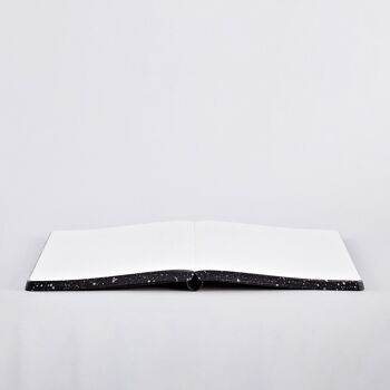 Voie Lactée - Graphique L | carnet nuuna A5+ | Journal pointillé | Grille de points de 3,5 mm | 256 pages numérotées | Papier premium 120g | cuir noir | produit durablement en Allemagne 5