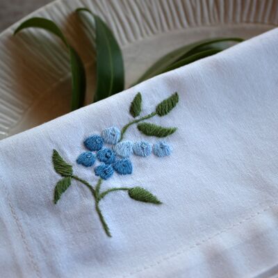 Cloth napkin linen motif "blueberry" 40x40 cm hand-embroidered, set of 2