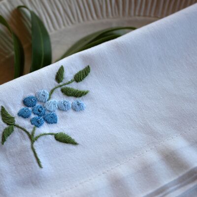 Cloth napkin linen motif "blueberry" 40x40 cm hand-embroidered, set of 2