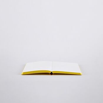 Oui Oui - Graphic S | carnet nuuna A6 | Journal pointillé | Grille de points de 2,5 mm | 176 pages numérotées | Papier premium 120g | cuir jaune | produit durablement en Allemagne 5