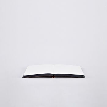 Prêt-à-écrire- Graphic S | carnet nuuna A6 | Journal pointillé | Grille de points de 2,5 mm | 176 pages numérotées | Papier premium 120g | cuir blanc | produit durablement en Allemagne 5
