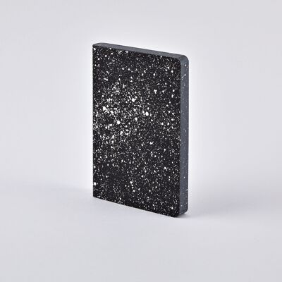 Voie Lactée - Graphique S | carnet nuuna A6 | Journal pointillé | Grille de points de 2,5 mm | 176 pages numérotées | Papier premium 120g | cuir noir | produit durablement en Allemagne