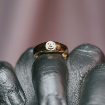 Mini anello con sigillo con faccina sorridente in oro massiccio 9kt