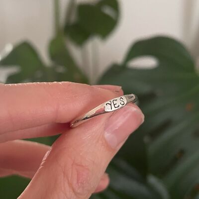 Delicate 'YES' Ring in 925 Silver