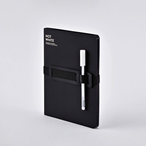 NOT WHITE – Schwarz  L Light | nuuna Notizbuch A5+ |  176 schwarze Seiten | 120g schwarzes Premium-Papier | mit Stift- und Smartphonehalterung | Gelstift weiß | nachhaltig produziert in Deutschland