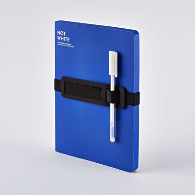 PAS BLANC – Bleu L Clair | carnet nuuna A5+ | 144 pages bleues | Papier premium bleu 120g | avec support pour stylo et smartphone | stylo gel blanc | produit durablement en Allemagne