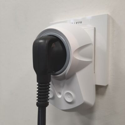 Intermediate plug adapter mains filter, white