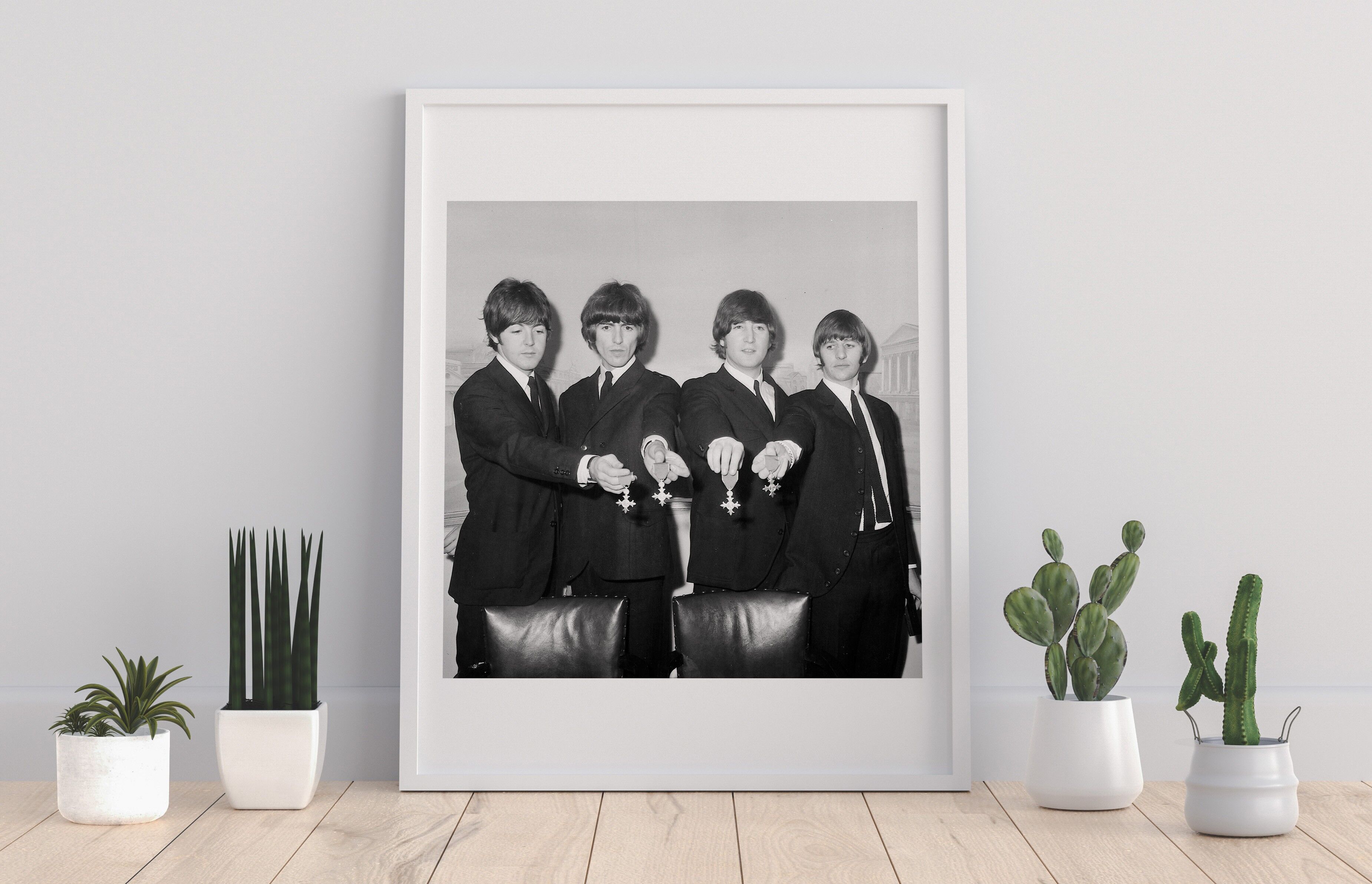The Beatles - Holding Crosses - Stampa d'arte premium 11 x 14".