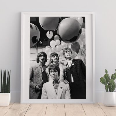 The Beatles - Delante de globos mirando hacia otro lado Lámina artística