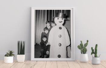Les Beatles avec un bonhomme de neige - 11X14" Premium Art Print