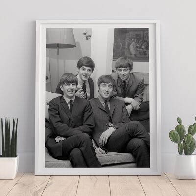 The Beatles – Together On Sofa – Premium-Kunstdruck im Format 11 x 14 Zoll