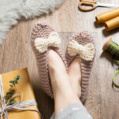 Bow Slipper Beginners Knitting Kit