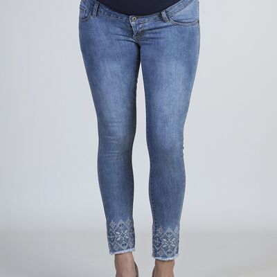 Ankle-length jeans with embroidery on the hem. - light indigo
