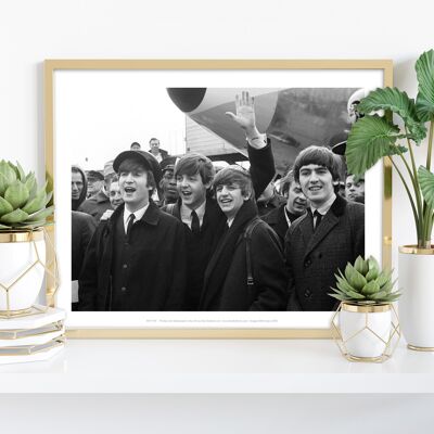 Die Beatles – Landung – 11 x 14 Zoll Premium-Kunstdruck