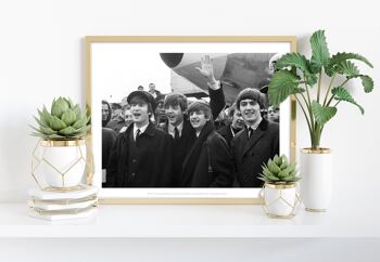 Les Beatles - Atterrissage - 11X14" Premium Art Print