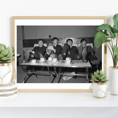 Les Beatles - Les pieds sur la table basse - Impression d'art premium