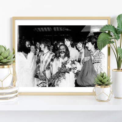 The Beatles - Con Maharishi Mahesh Yogi - 11X14" Lámina artística