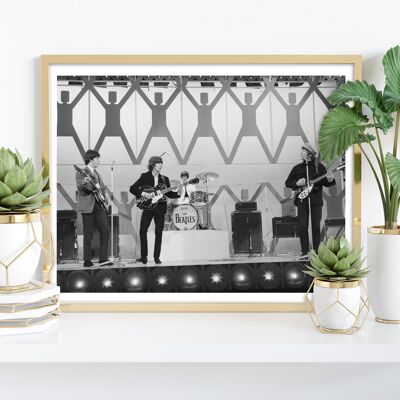 The Beatles - Actuando en el escenario - Impresión de arte premium de 11X14"