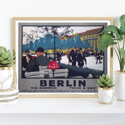 Berlin Via Harwich deux fois par jour - 11X14" Premium Art Print