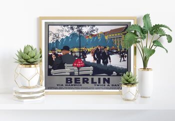 Berlin Via Harwich deux fois par jour - 11X14" Premium Art Print