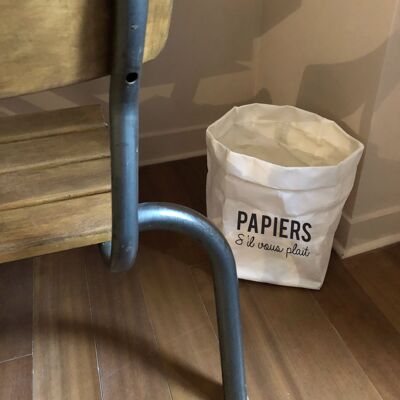 Wastepaper basket - "Papers please"
