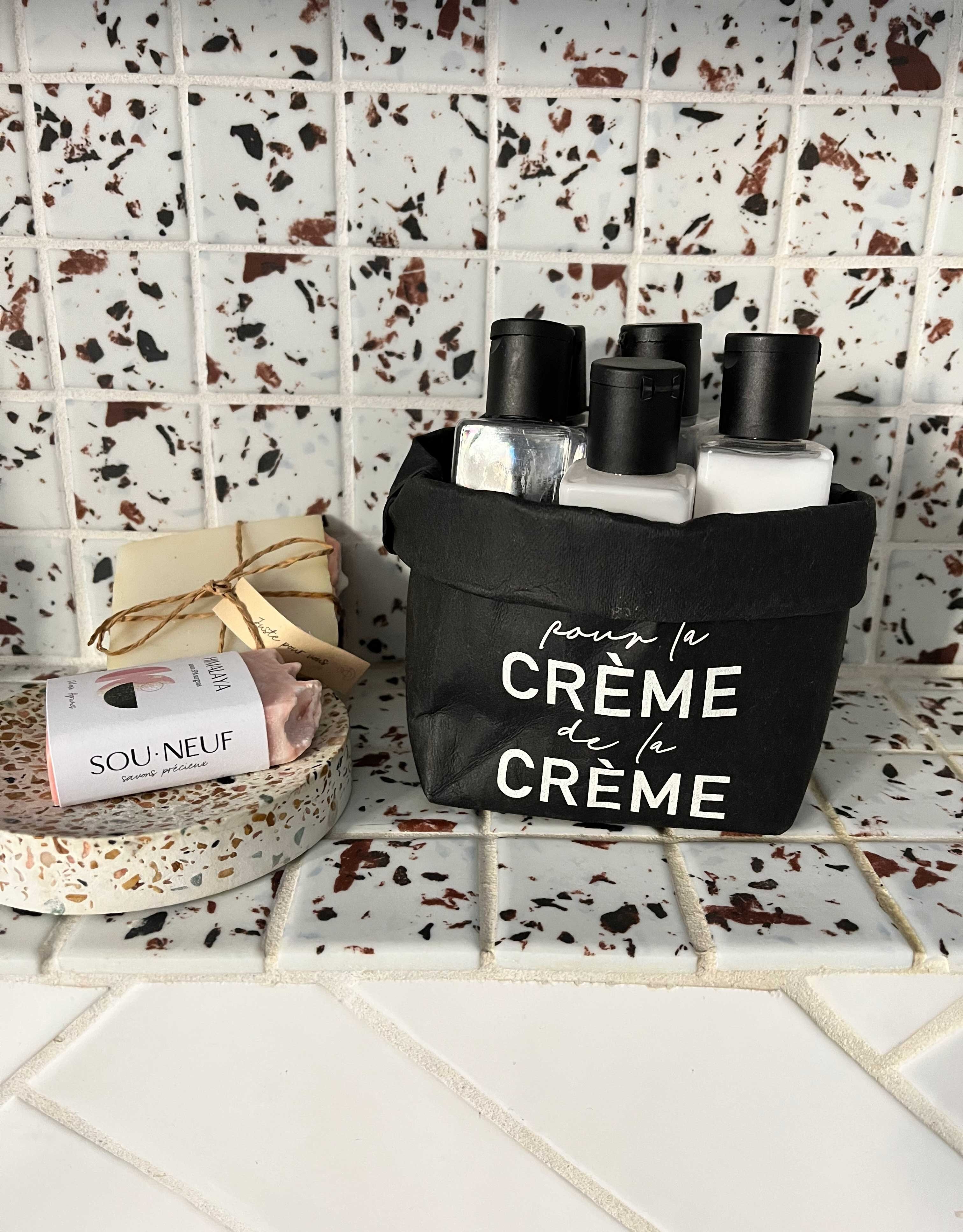 Xxs bathroom basket - plant-based and washable - Black "For the cream of the crop" - 1 pers.