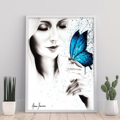 Die Schönheit ihres Schmetterlings – 11 x 14 Zoll Kunstdruck von Ashvin Harrison