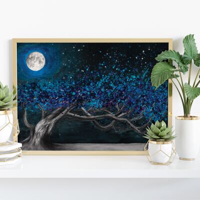 Leuchtender Mitternachtsbaum – 11 x 14 Zoll Kunstdruck von Ashvin Harrison