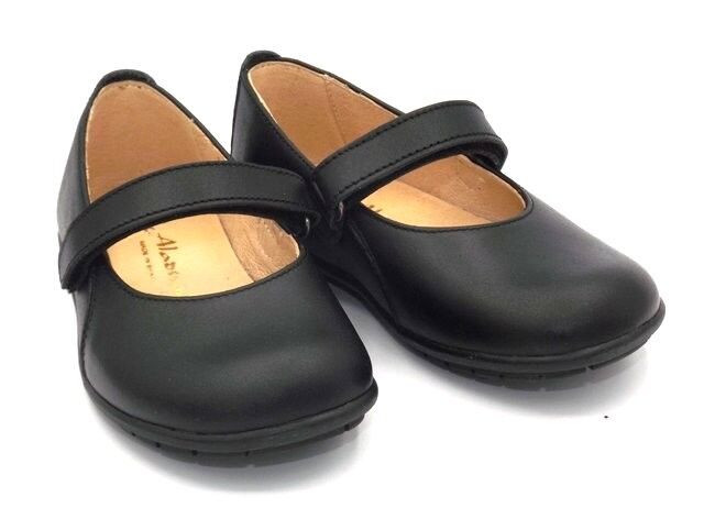 Schulballerina aus schwarzem Leder