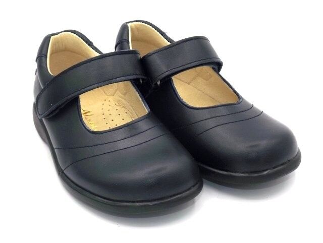 Mercedita colegial de piel color marino