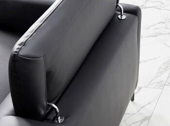 Canapé 3 places recouvert de cuir de vachette noir avec structure en bois de pin naturel et appuis-tête articulés indépendants, pieds en acier massif peint en époxy noir, modèle 6059 6