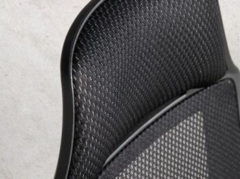 Chaise de bureau pivotante avec accoudoirs rembourrés en tissu résille noir 5