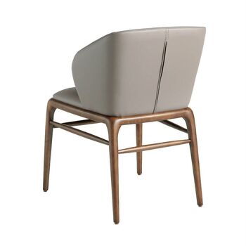 Chaise de salle à manger recouverte de similicuir couleur vison, structure et pieds en frêne massif couleur noyer, modèle 4065