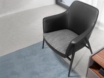 Fauteuil de salle à manger rembourré en tissu et similicuir avec structure de pieds en acier noir mat, modèle 5080 5