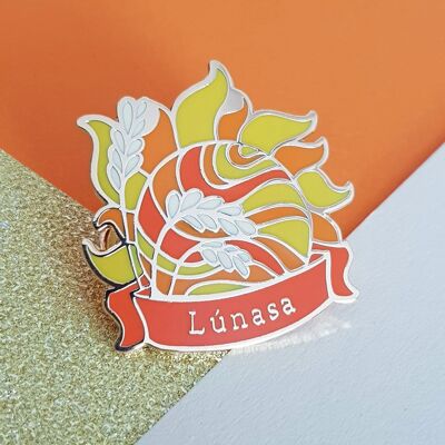 Lunasa | Août - Broche en émail
